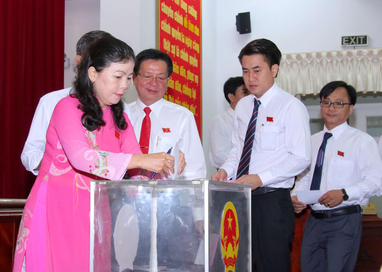 Nguyên Thứ trưởng Bộ Tư pháp Lê Tiến Châu được bầu làm Chủ tịch UBND tỉnh Hậu Giang