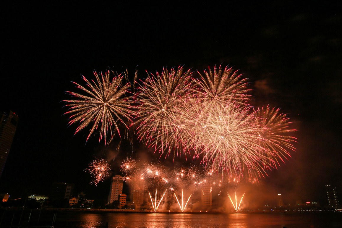 30/4 này, đi Đà Nẵng xem pháo hoa khai màn hoành tráng hơn năm ngoái