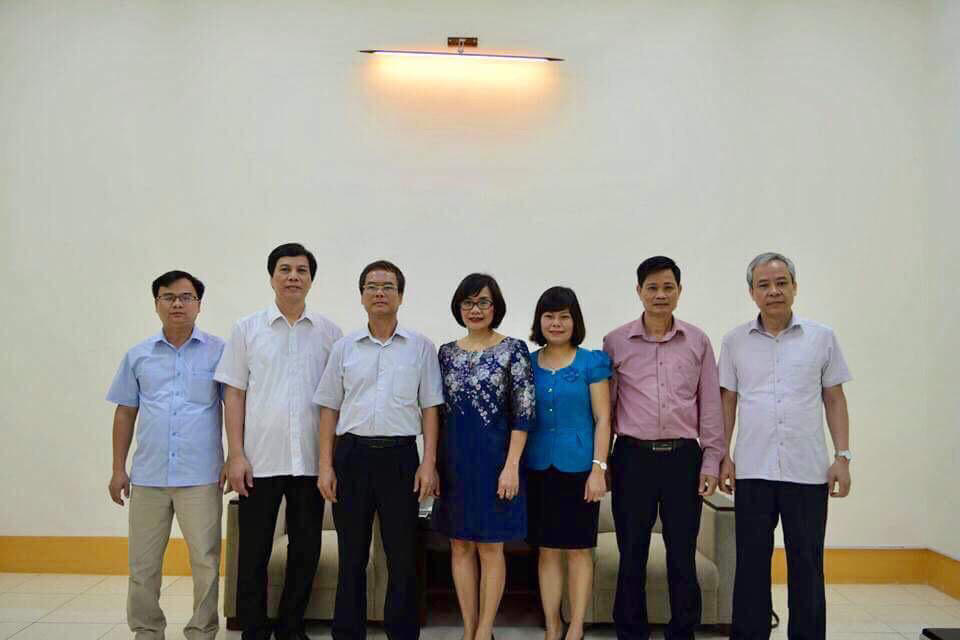 Thứ trưởng Bộ Tư pháp Đặng Hoàng Oanh dâng hương tưởng niệm các vua Hùng 