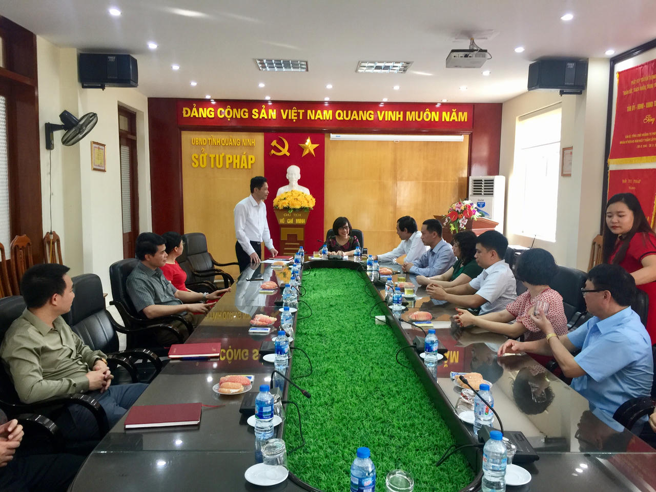 Thứ trưởng Đặng Hoàng Oanh làm việc tại Sở Tư pháp, Cục Thi hành án Tỉnh Quảng Ninh