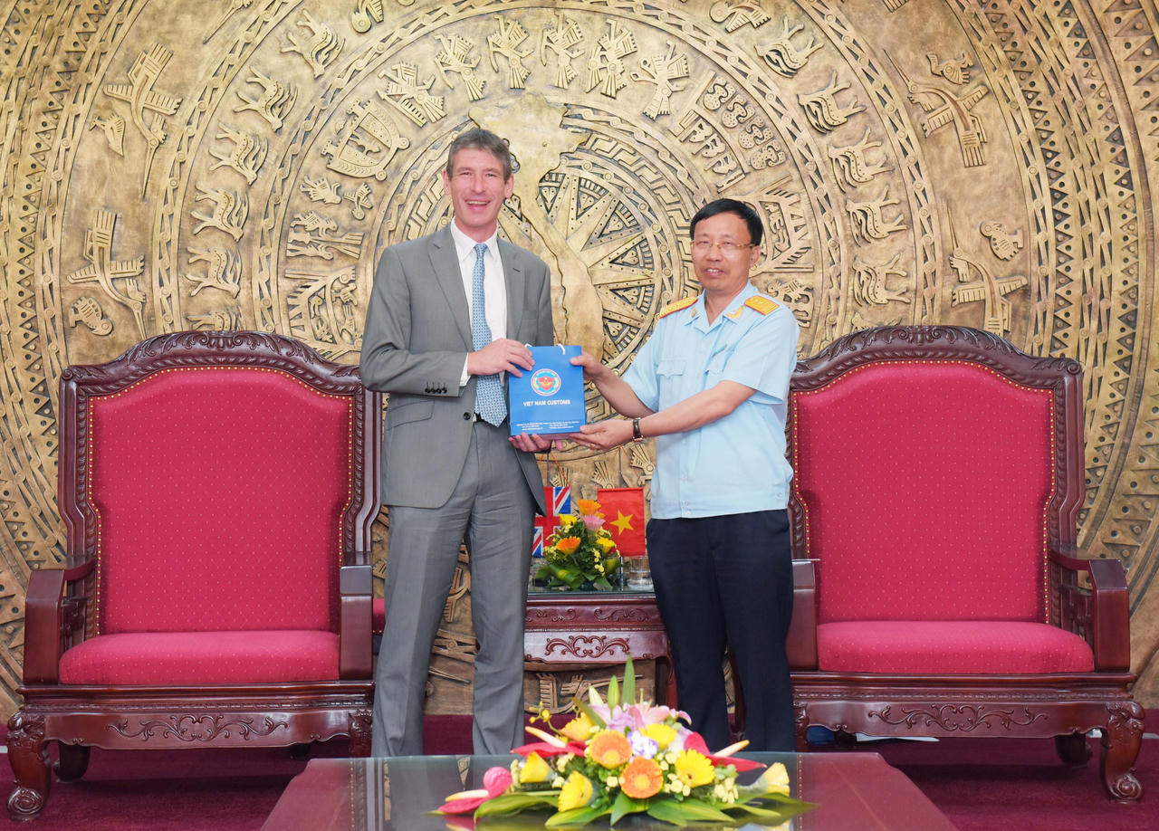 Tổng cục trưởng Hải quan tiếp và làm việc với Đại sứ Anh tại Việt Nam và Đại diện của Hải quan Anh tại khu vực Châu Á