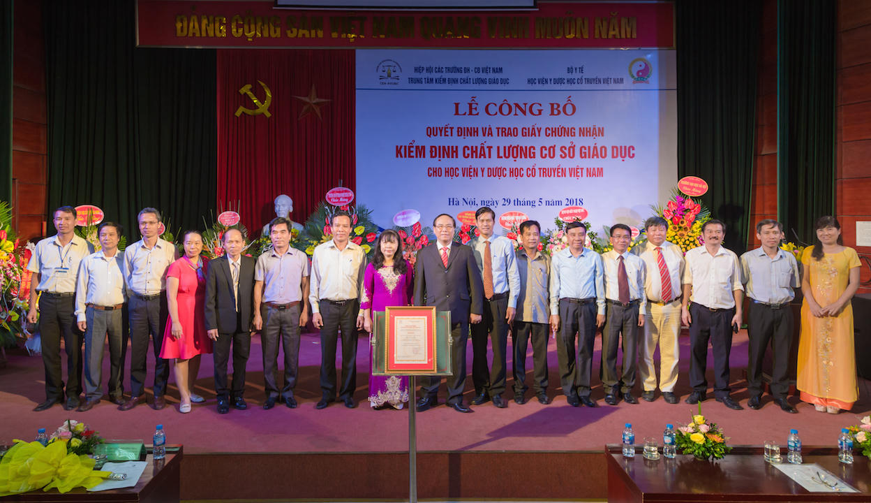 Lễ Công bố quyết định và trao giấy chứng nhận kiểm định chất lượng cơ sở giáo dục Học viện Y Dược học cổ truyền Việt Nam