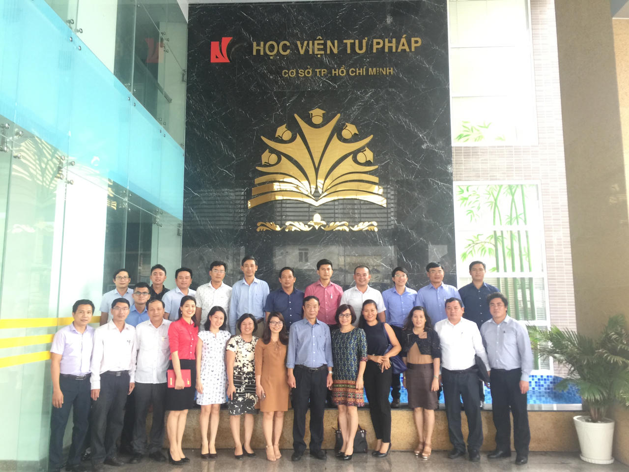 Thứ trưởng Bộ Tư pháp Đặng Hoàng Oanh làm việc với Học viện Tư pháp Cơ sở TP. Hồ Chí Minh