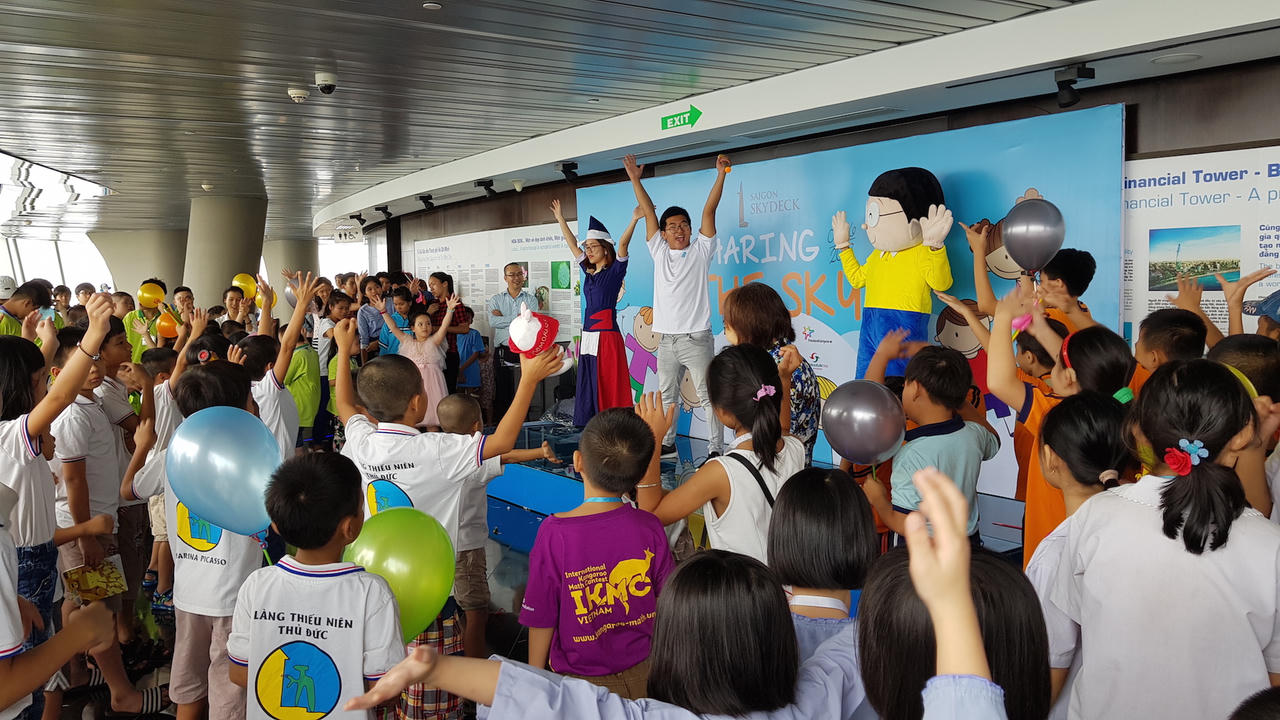 Khoảng trời cho bé: Món quà ý nghĩa từ Đài quan sát Sài Gòn Skydeck nhân dịp Quốc tế thiếu nhi