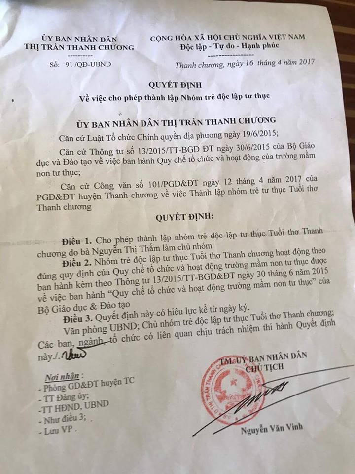 Nghệ An:  Các cô giáo mầm non quỳ trước Chủ tịch thị trấn xin được dạy học