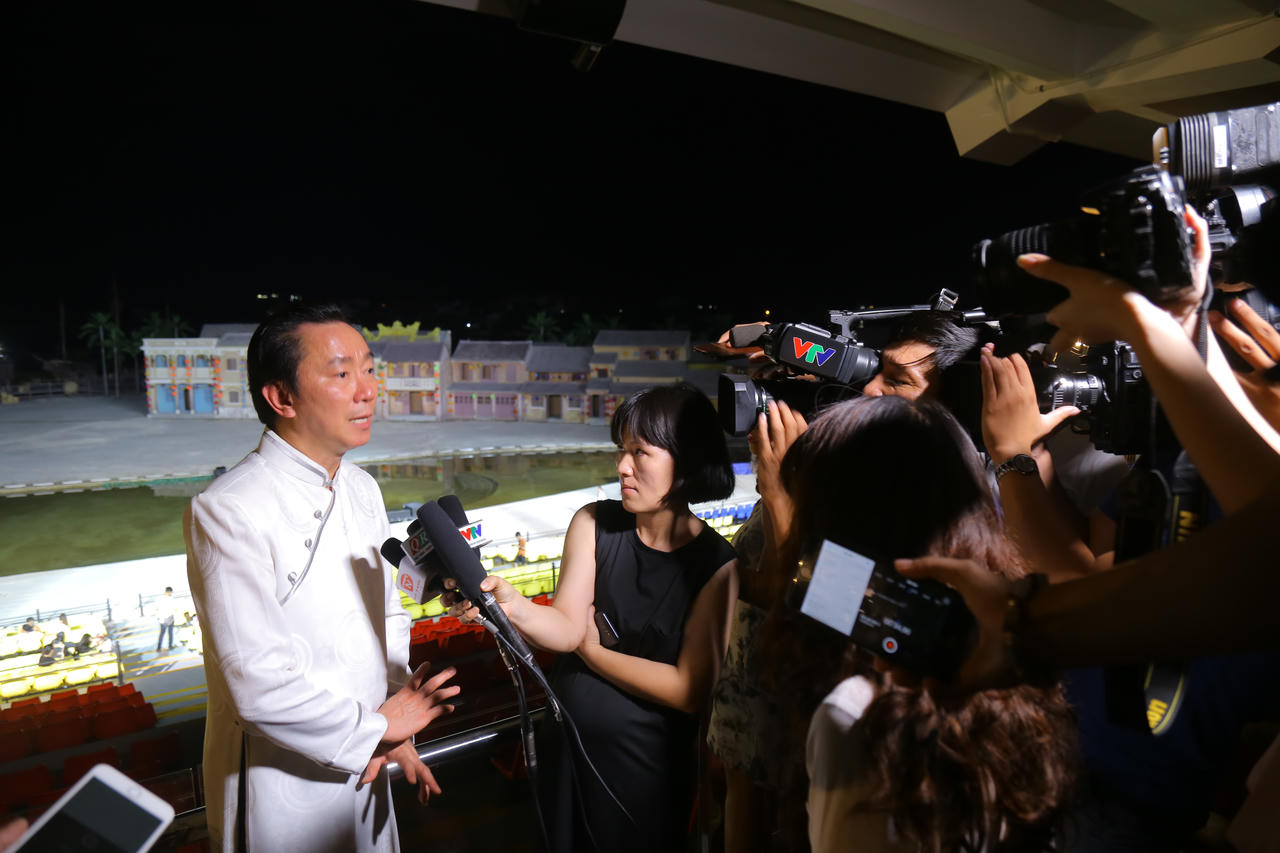 Lần đầu tiên Hội An chào đón Đoàn 12 Đại sứ Quốc tế đến thưởng ngoạn thực cảnh “Ký ức Hội An”