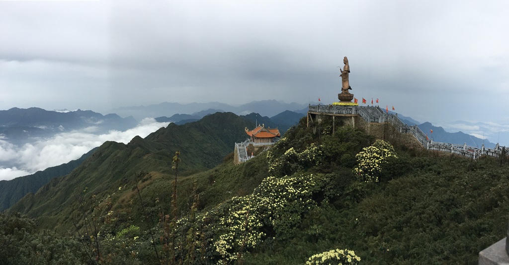 Hà Nội nóng hơn 40 độ C, người thành phố check-in đỉnh Fansipan