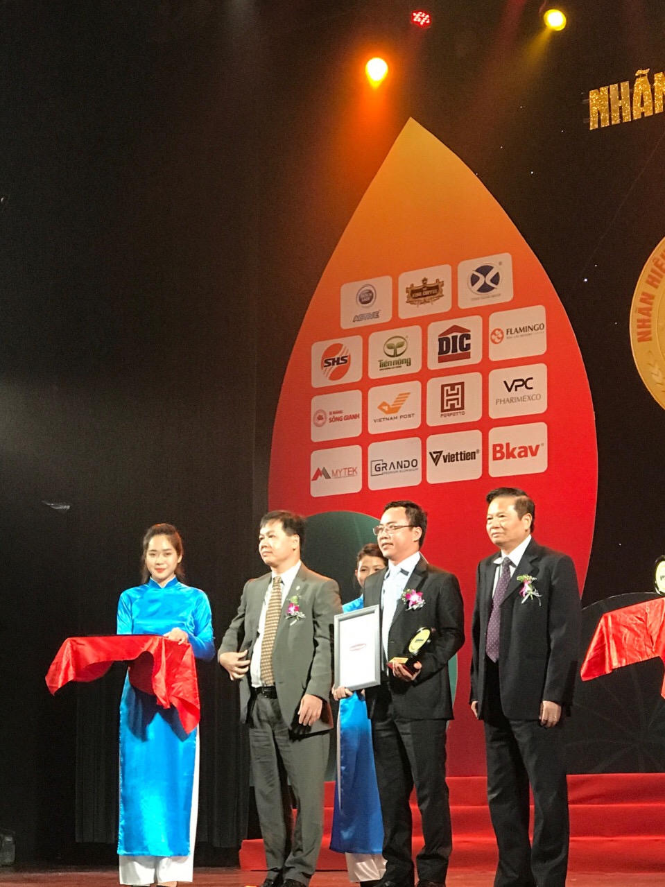 Dai-ichi Life Việt Nam vinh dự nhận Giải thưởng   “Top 50 Nhãn hiệu nổi tiếng Việt Nam 2018”