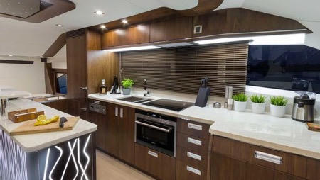 “Tuyệt tác” du thuyền 3,5 triệu USD Galeon 660 fly đã cập bến Vịnh Hạ Long 