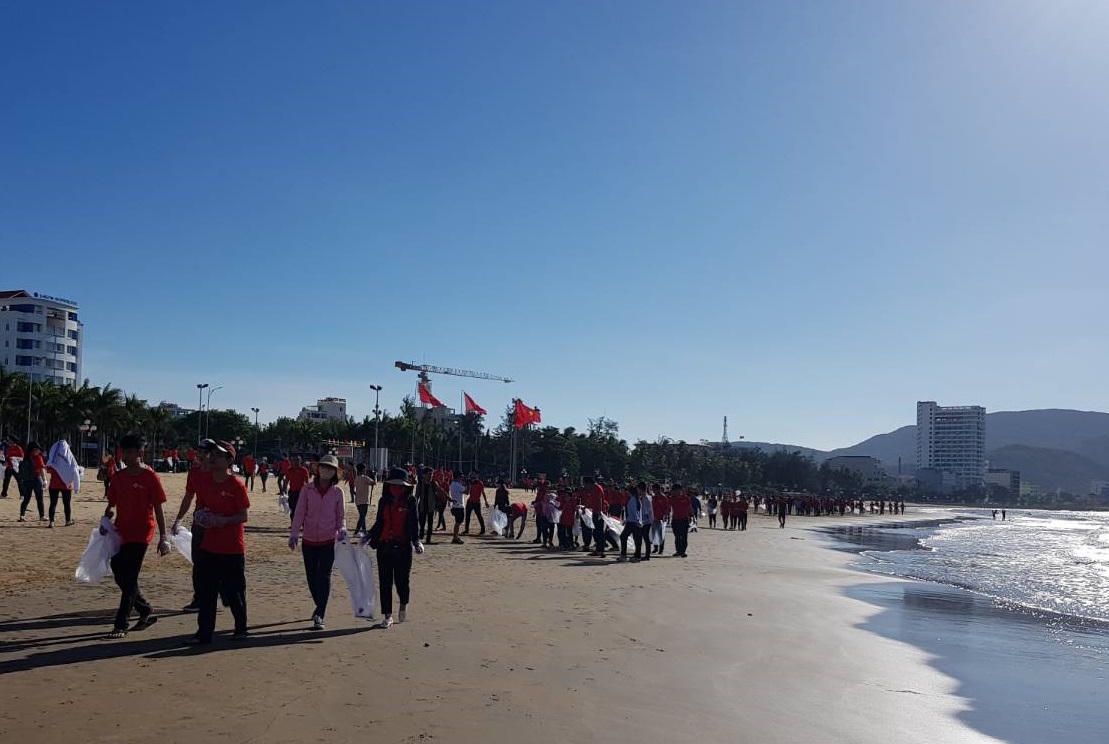 Sôi động chiến dịch “Hãy làm sạch biển từ trong ý thức cộng đồng” lớn nhất Quy Nhơn 2018