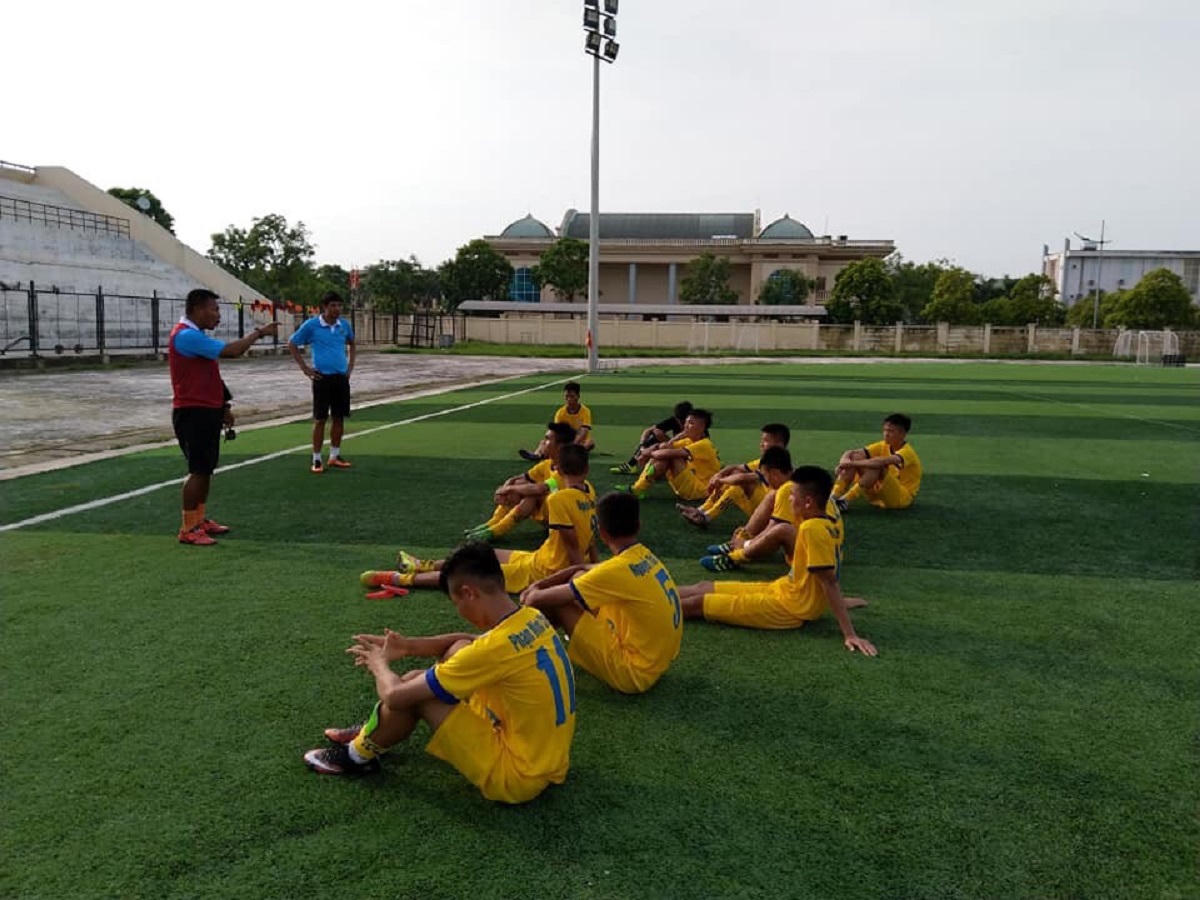 "Cú hích” tuyệt vời cho bóng đá trẻ FLC Thanh Hoá
