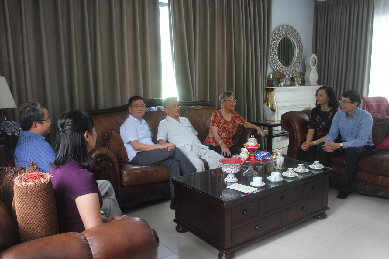 Bộ trưởng Tư pháp Lê Thành Long thăm hỏi và tri ân các thế hệ lãnh đạo 