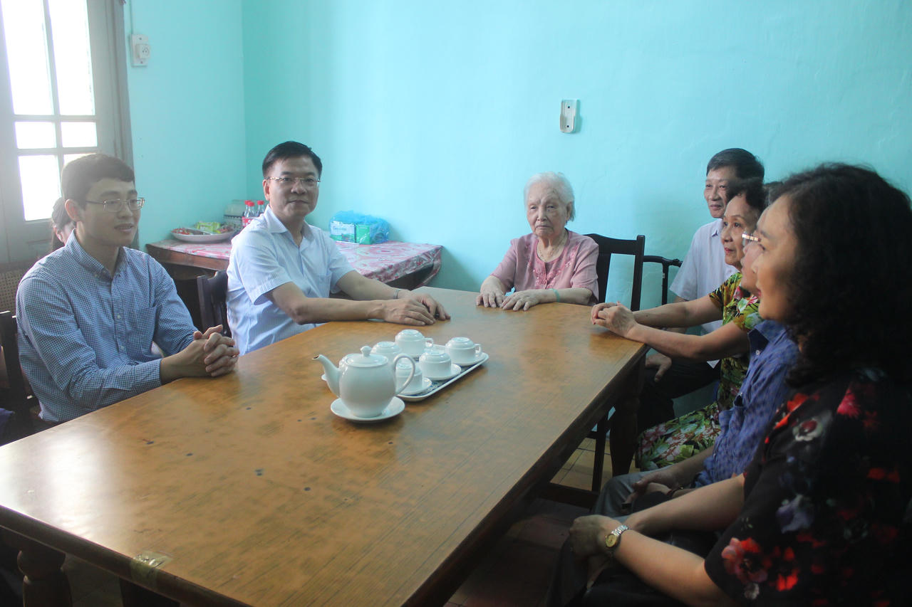 Bộ trưởng Tư pháp Lê Thành Long thăm hỏi và tri ân các thế hệ lãnh đạo 