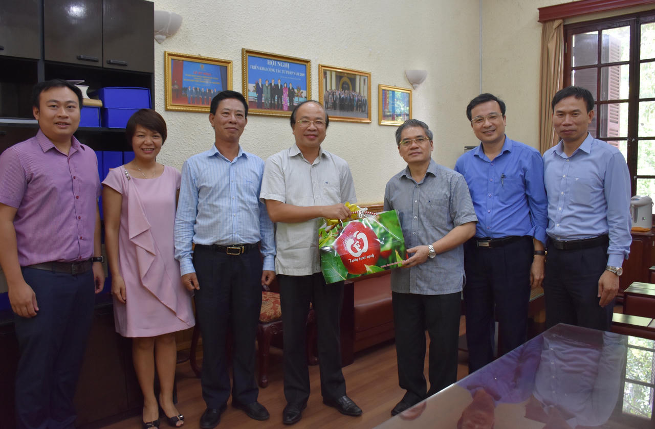 Lãnh đạo Bộ Tư pháp tri ân các cán bộ lão thành