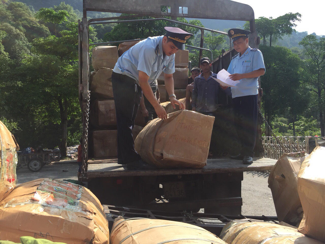 Hải quan Hà Giang nỗ lực hoàn thành chỉ tiêu thu ngân sách, không để xảy ra điểm nóng về buôn lậu