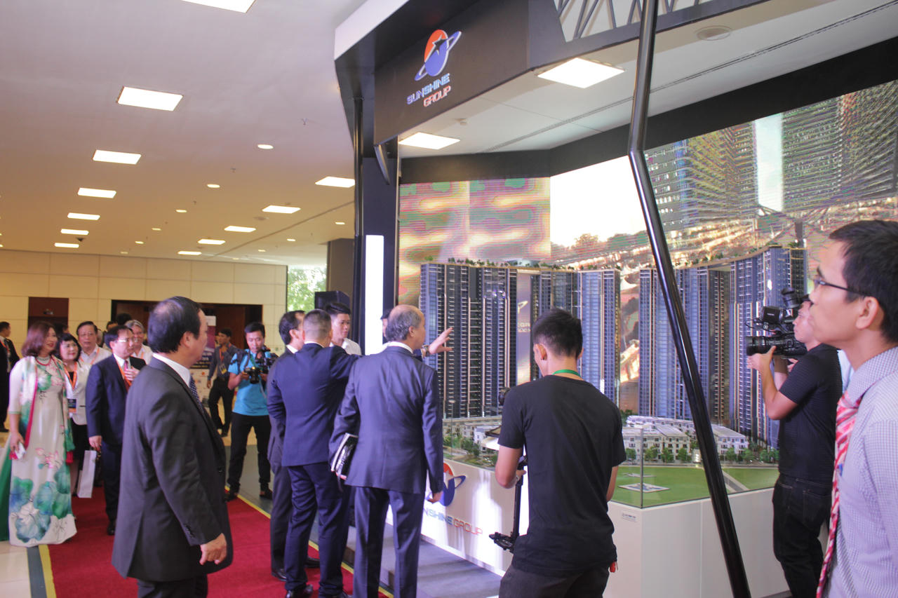 Khách quốc tế bị thu hút bởi BĐS ứng dụng công nghệ 4.0 của Sunshine Group tại Hội nghị quốc tế BĐS IREC 2018