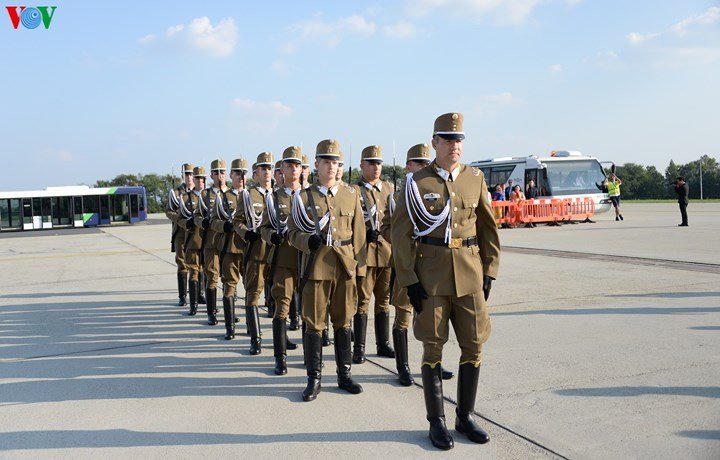 Lễ đón Tổng bí thư Nguyễn Phú Trọng tại sân bay Hungary