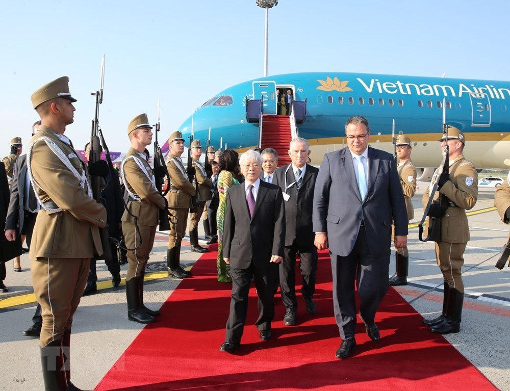 Lễ đón Tổng bí thư Nguyễn Phú Trọng tại sân bay Hungary