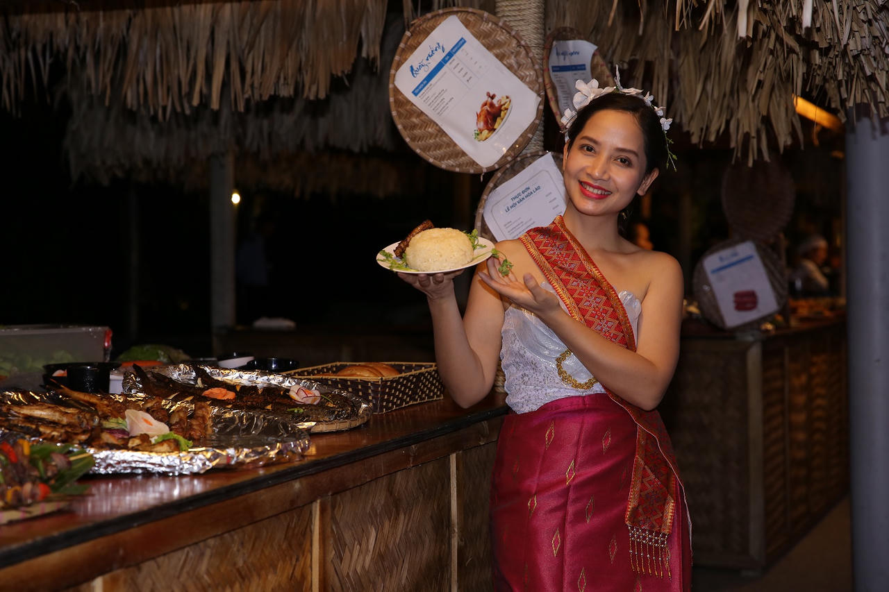 Lễ hội văn hóa Lào tại FLC Sầm Sơn hấp dẫn hàng ngàn du khách phương xa