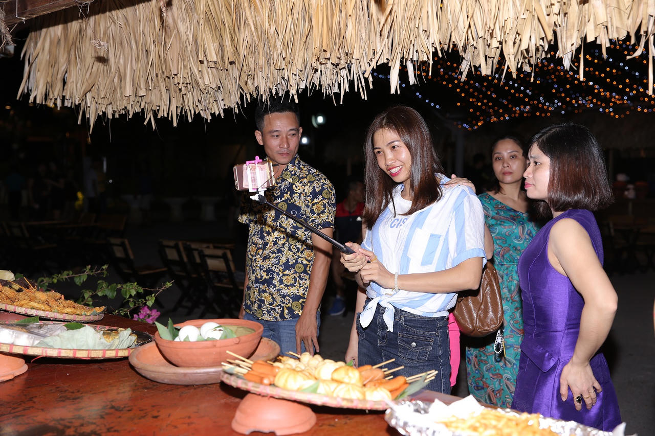 Lễ hội văn hóa Lào tại FLC Sầm Sơn hấp dẫn hàng ngàn du khách phương xa