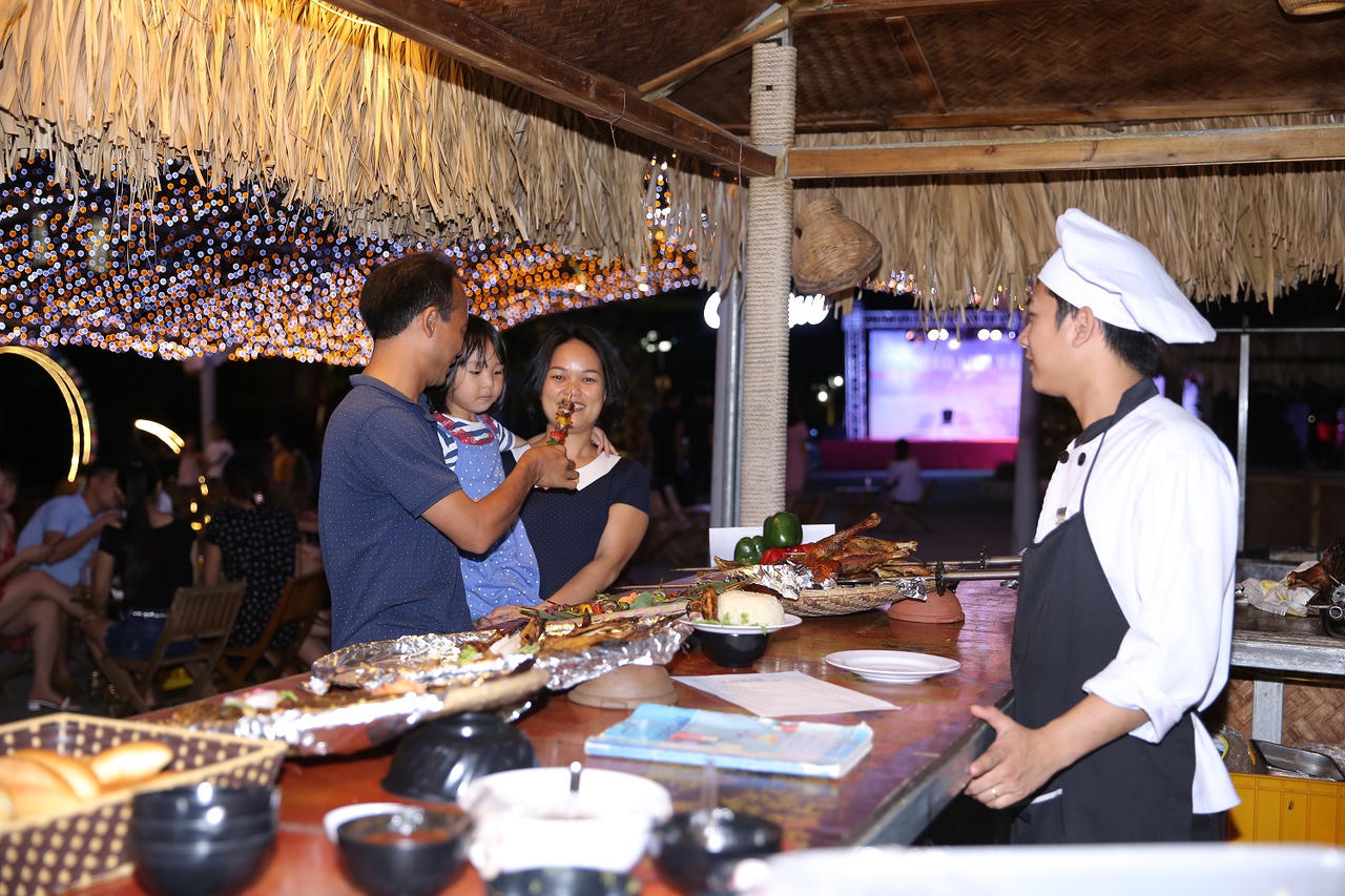 Lễ hội văn hóa Lào tại FLC Sầm Sơn hấp dẫn hàng ngàn du khách phương xa