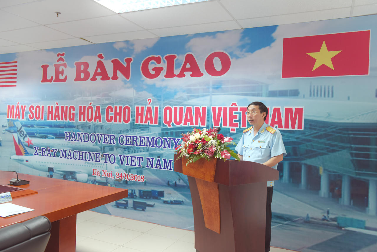 Bàn giao máy soi hiện đại cho Hải quan cửa khẩu sân bay quốc tế Nội Bài
