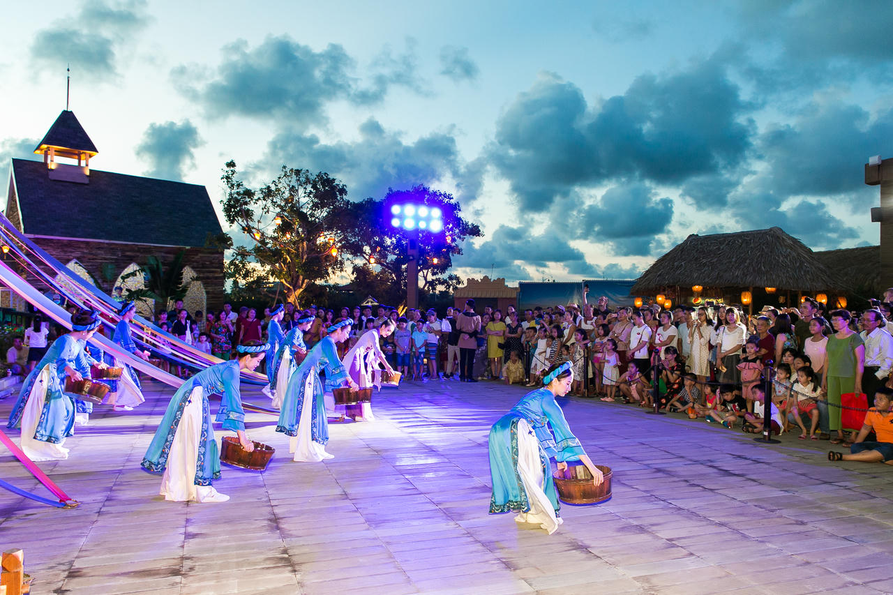 Gần 8000 du khách đã trải nghiệm lễ hội Trăng Thương cảng tại Công viên Ấn tượng Hội An