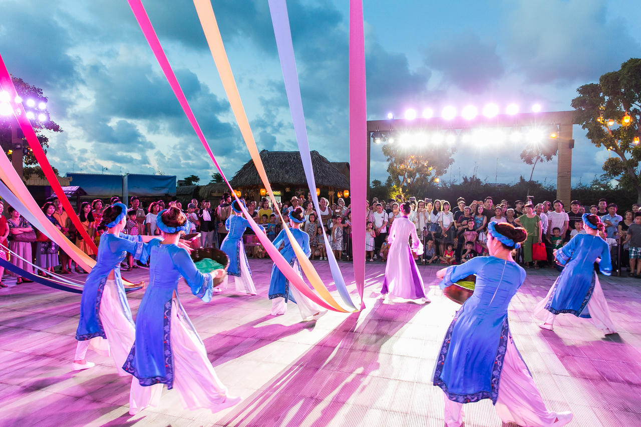 Gần 8000 du khách đã trải nghiệm lễ hội Trăng Thương cảng tại Công viên Ấn tượng Hội An