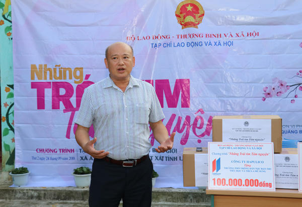 Nghĩa tình với học sinh nghèo xã vùng cao biên giới A Mú Sung