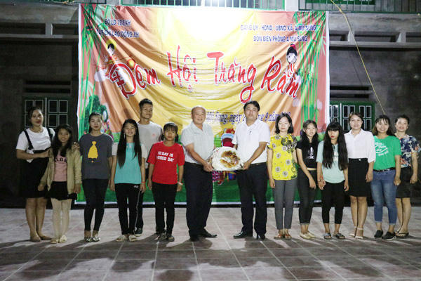 Nghĩa tình với học sinh nghèo xã vùng cao biên giới A Mú Sung