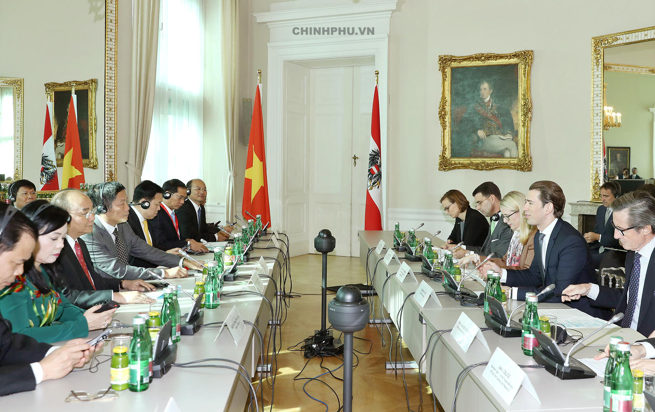 Thủ tướng Việt Nam, Áo hội đàm