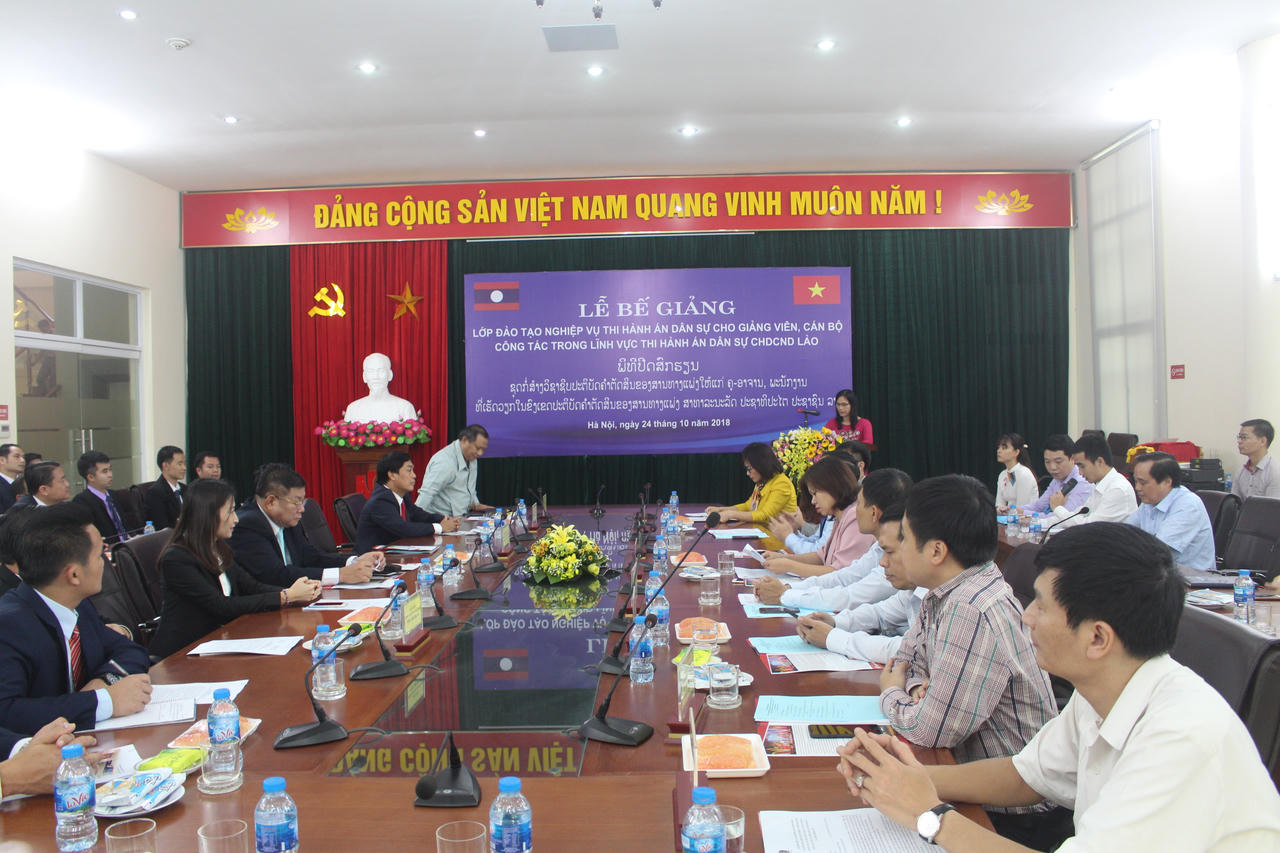 Bế giảng lớp đào tạo nghiệp vụ Thi hành án dân sự cho giảng viên, cán bộ CHDCND Lào