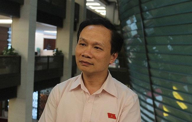 Nhiều đại biểu Quốc hội chia sẻ với Tư lệnh ngành phụ trách những lĩnh vực khó khăn