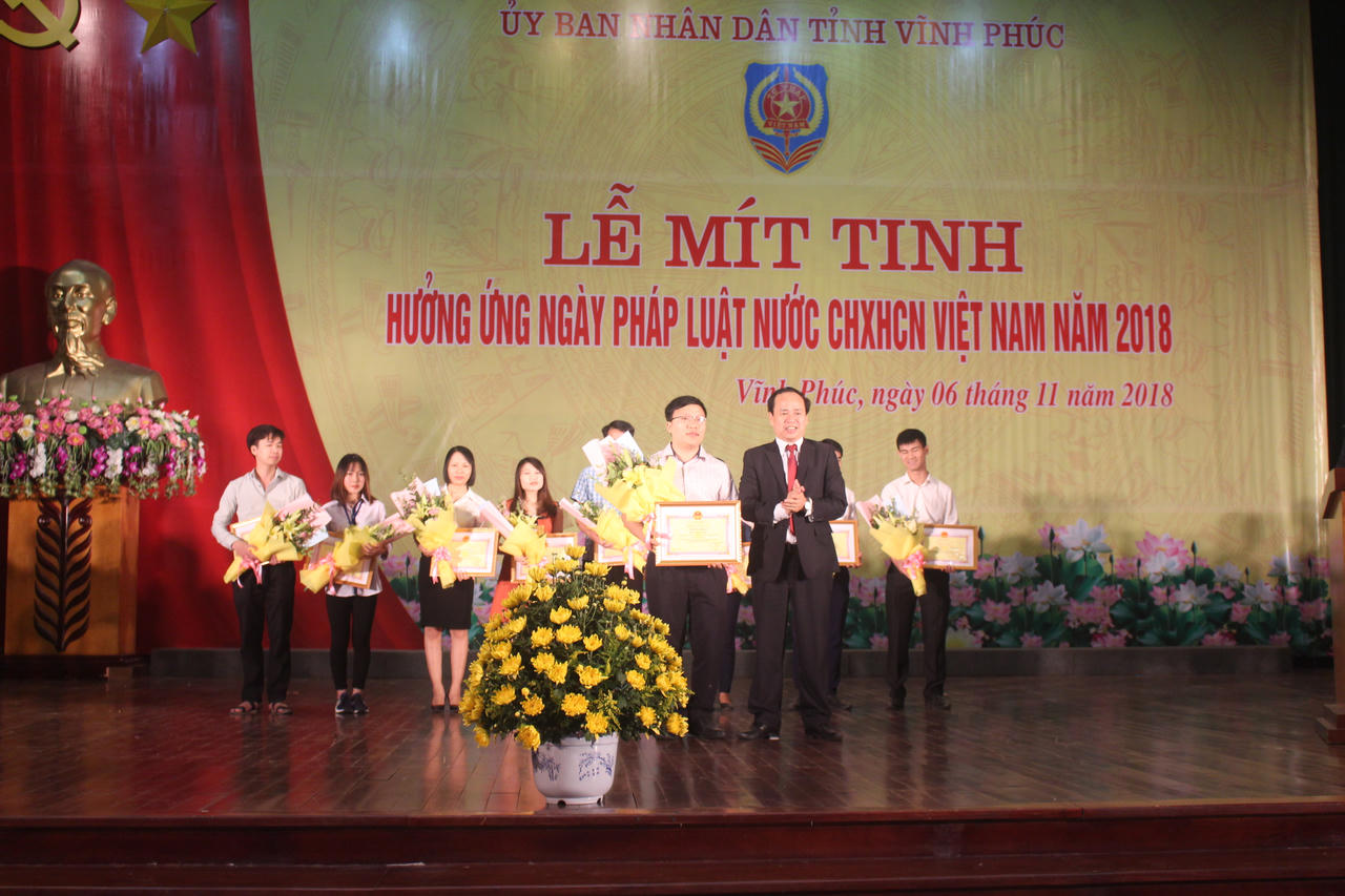 Vĩnh Phúc long trọng mít tinh hưởng ứng Ngày Pháp luật 2018