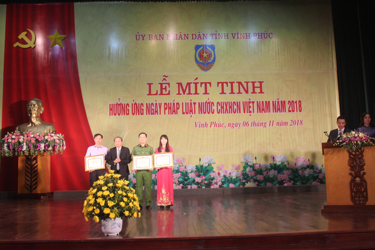 Vĩnh Phúc long trọng mít tinh hưởng ứng Ngày Pháp luật 2018