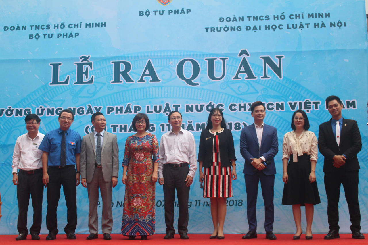 Ra quân hưởng ứng Ngày Pháp luật Việt Nam
