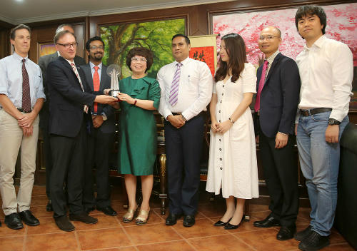 Do không thể tới Manila nhận giải, giải thưởng đã được trao lại cho bà Thái Hương tại Hà Nội ngày 7.6 với sự chứng kiến của các chuyên gia về Phát triển bền vững