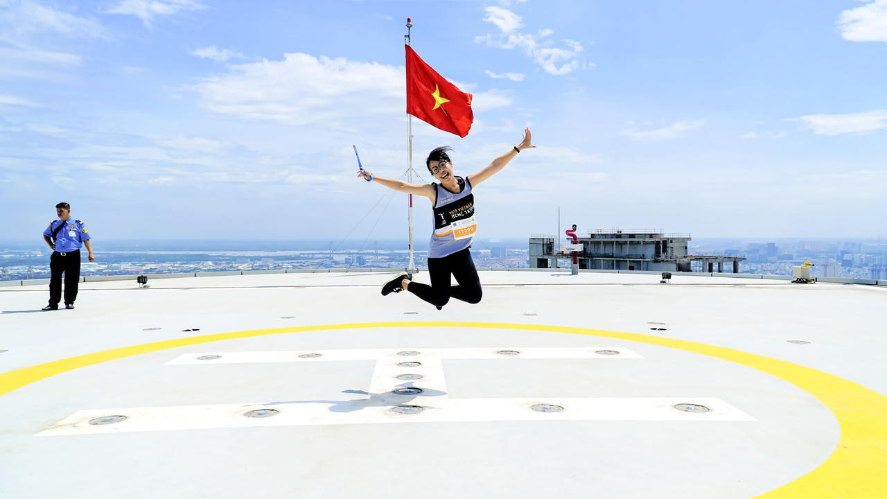 Cuộc đua HCMC Skyrun 2018:  Dân mạng trầm trồ thán phục sân đỗ trực thăng Việt Nam đầu tiên đẹp như phim Hollywood