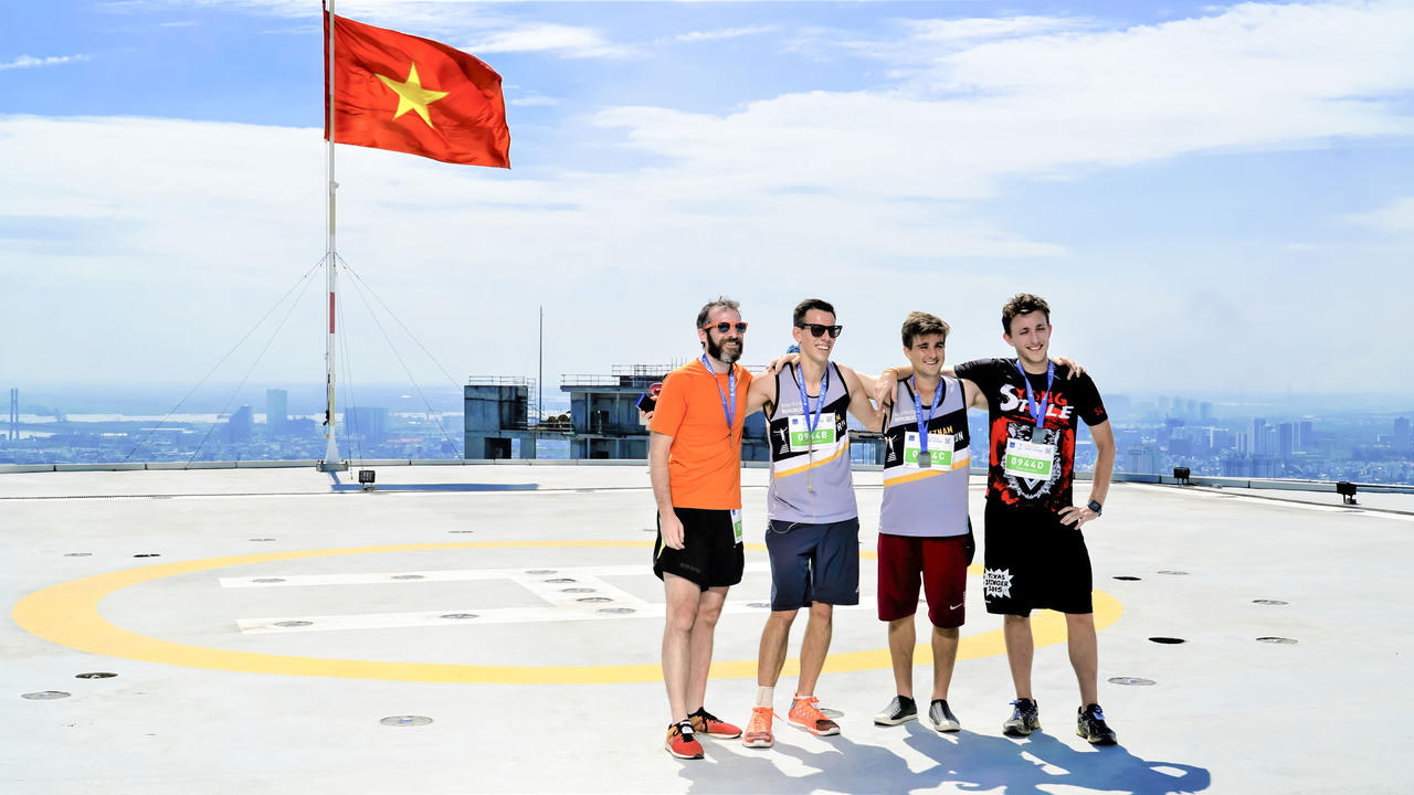 Cuộc đua HCMC Skyrun 2018:  Dân mạng trầm trồ thán phục sân đỗ trực thăng Việt Nam đầu tiên đẹp như phim Hollywood