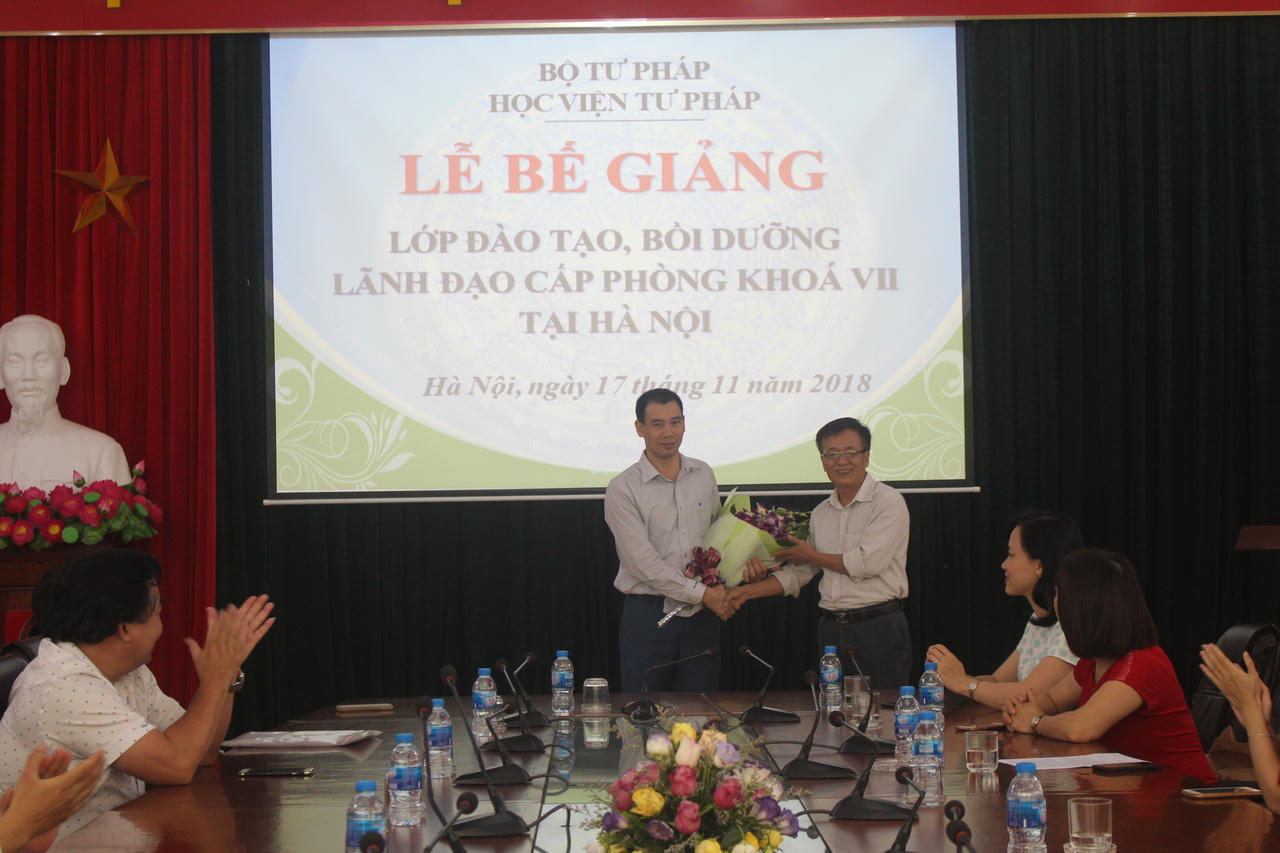 Bộ Tư pháp: 142 người nhận chứng chỉ đào tạo lãnh đạo cấp phòng