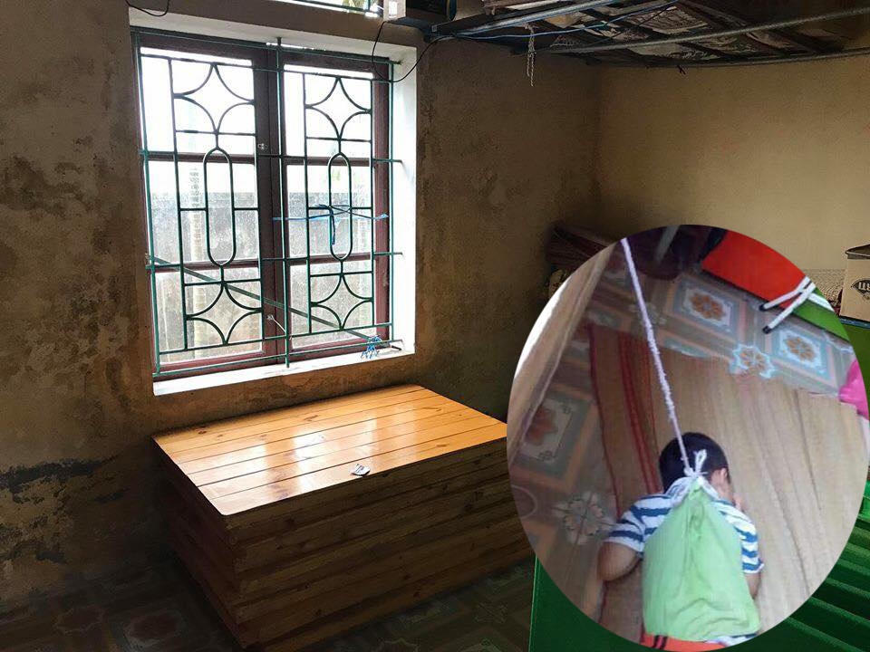 Xót xa cảnh cô giáo phải buộc học sinh tăng động vào cửa sổ để đảm bảo an toàn