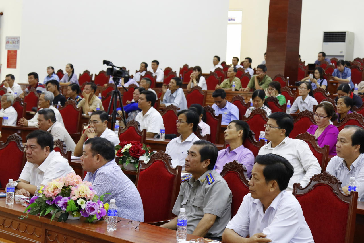 Bộ trưởng Lê Thành Long giải đáp nhiều thắc mắc của cử tri Kiên Giang