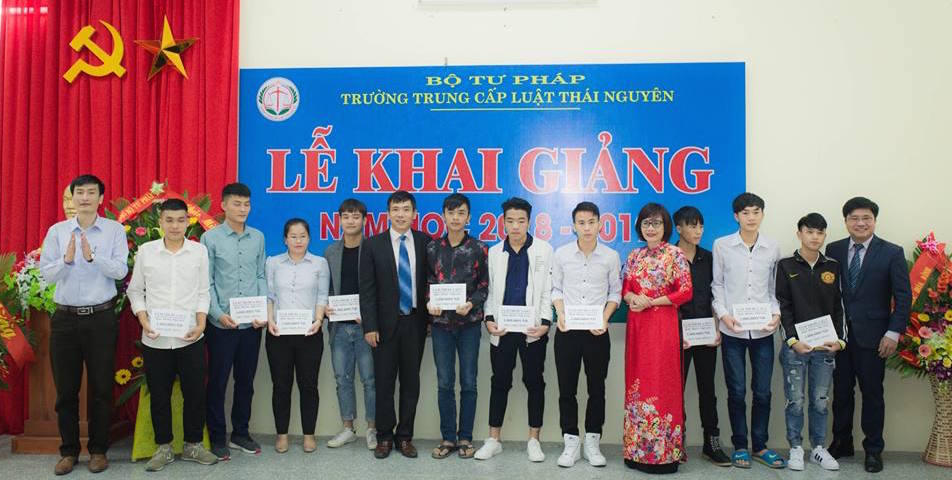 Thứ trưởng Đặng Hoàng Oanh khai giảng năm học mới Trung cấp Luật Thái Nguyên