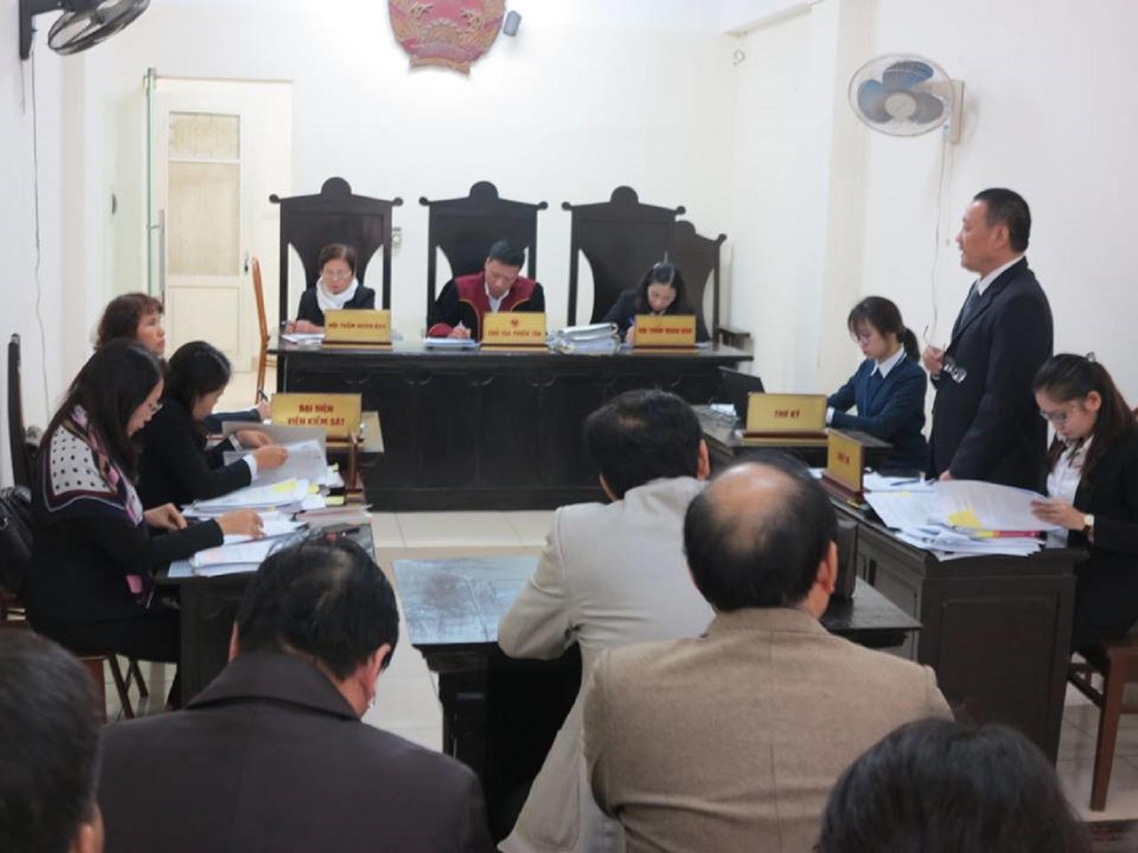 Hy hữu vụ tiến sỹ bị cho là đạo văn kiện ngược nguyên Bộ trưởng Phạm Vũ Luận