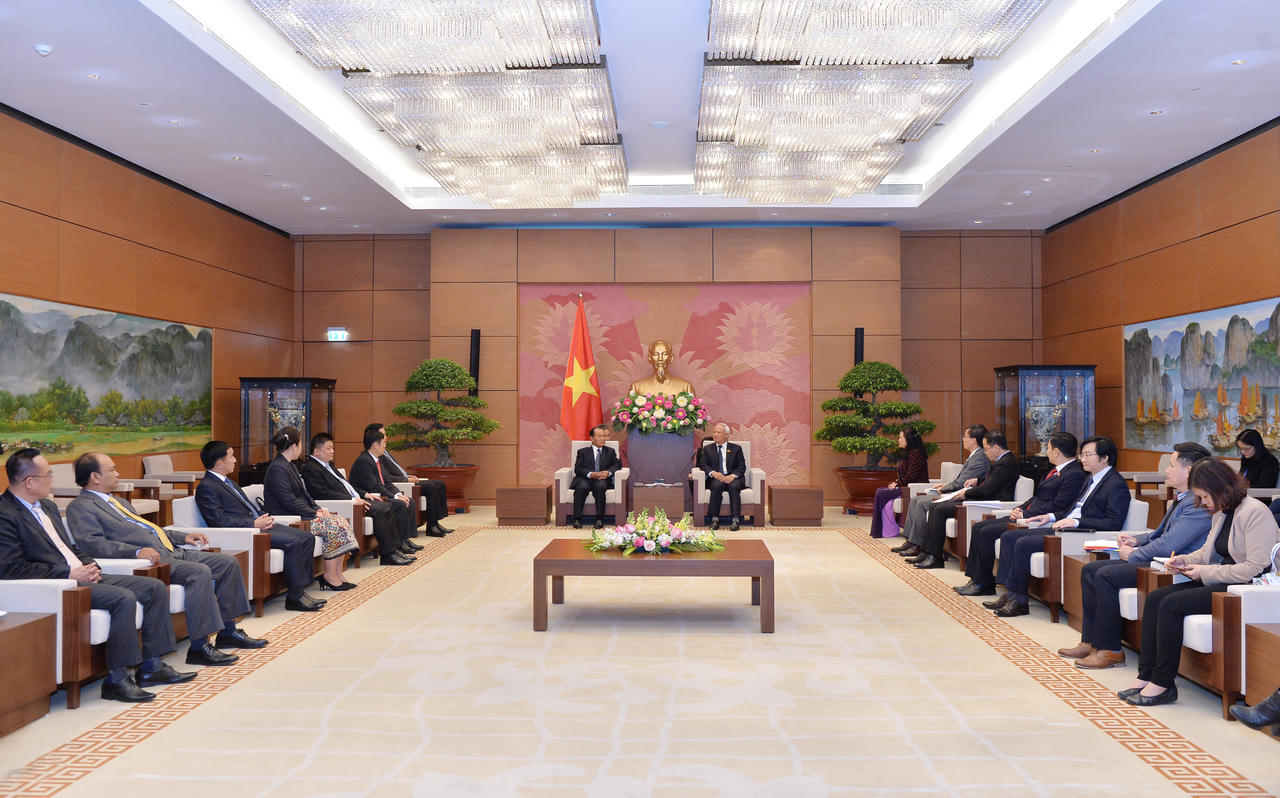 Phó Chủ tịch Quốc hội Uông Chu Lưu tiếp Bộ trưởng Bộ Tư pháp Lào