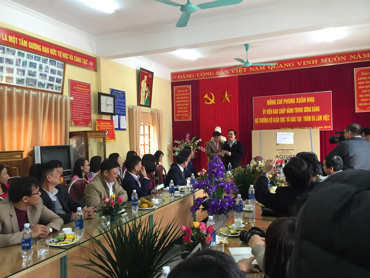 Bộ trưởng Phùng Xuân Nhạ chỉ ra giải pháp chống từ gốc hiện tượng xâm hại học đường