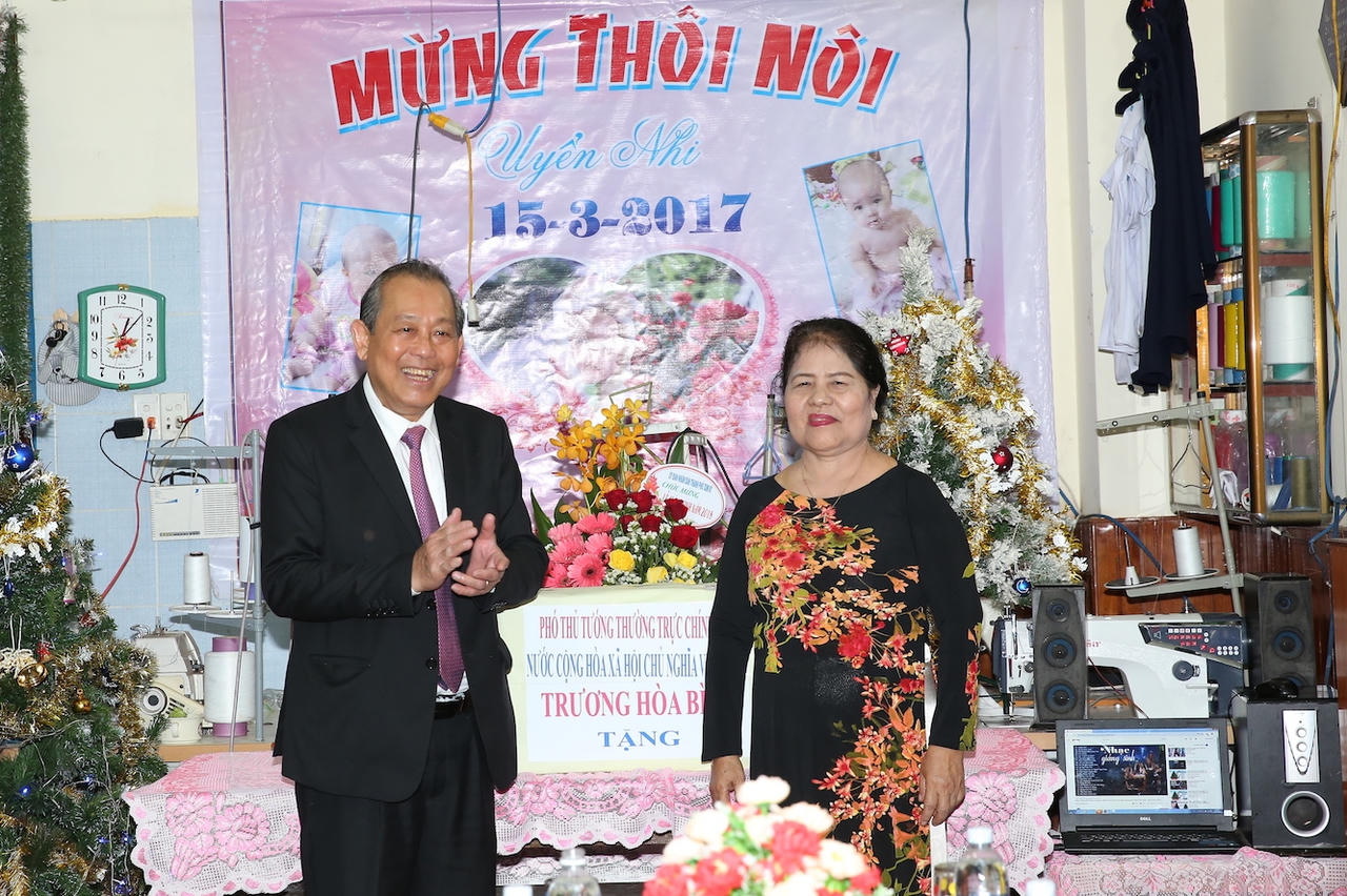 Phó Thủ tướng Thường trực chúc mừng Giáng sinh tại Đà Nẵng
