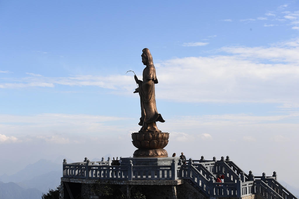 Nhiều hoạt động tâm linh ý nghĩa tại Hội xuân Mở cổng trời và Lễ hội khèn hoa Fansipan