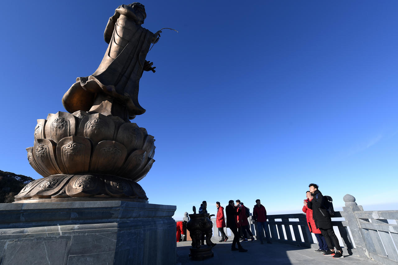 Nhiều hoạt động tâm linh ý nghĩa tại Hội xuân Mở cổng trời và Lễ hội khèn hoa Fansipan