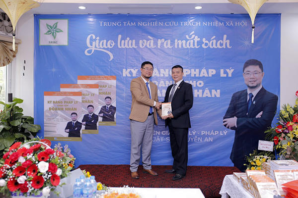 Ra mắt cuốn sách 'Kỹ năng pháp lý dành cho doanh nhân'